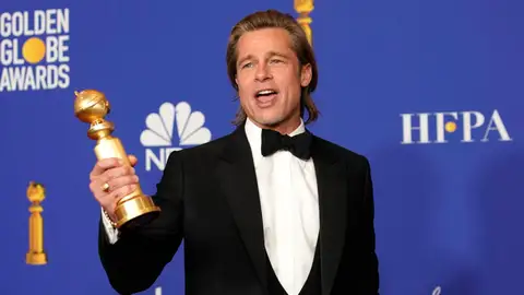 El actor Brad Pitt, tras ganar su Globo de Oro por 'Érase una vez en... Hollywood' El intérprete ha obtenido el galardón a Mejor Actor de Reparto en cine