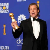 El actor Brad Pitt, tras ganar su Globo de Oro por 'Érase una vez en... Hollywood'