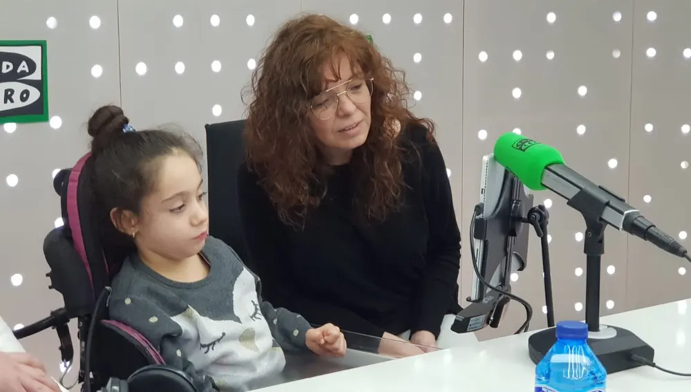 Gema y Dulce se comunican con 'eye tracking' Gema y Dulce se comunican con 'eye tracking'