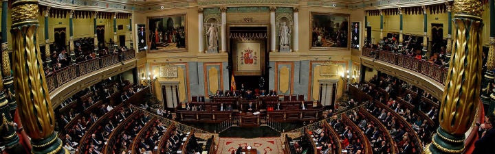 ¿Cree que debería ser obligatoria la presencia de todos los diputados en la sesión de apertura del Congreso que preside el Rey? 