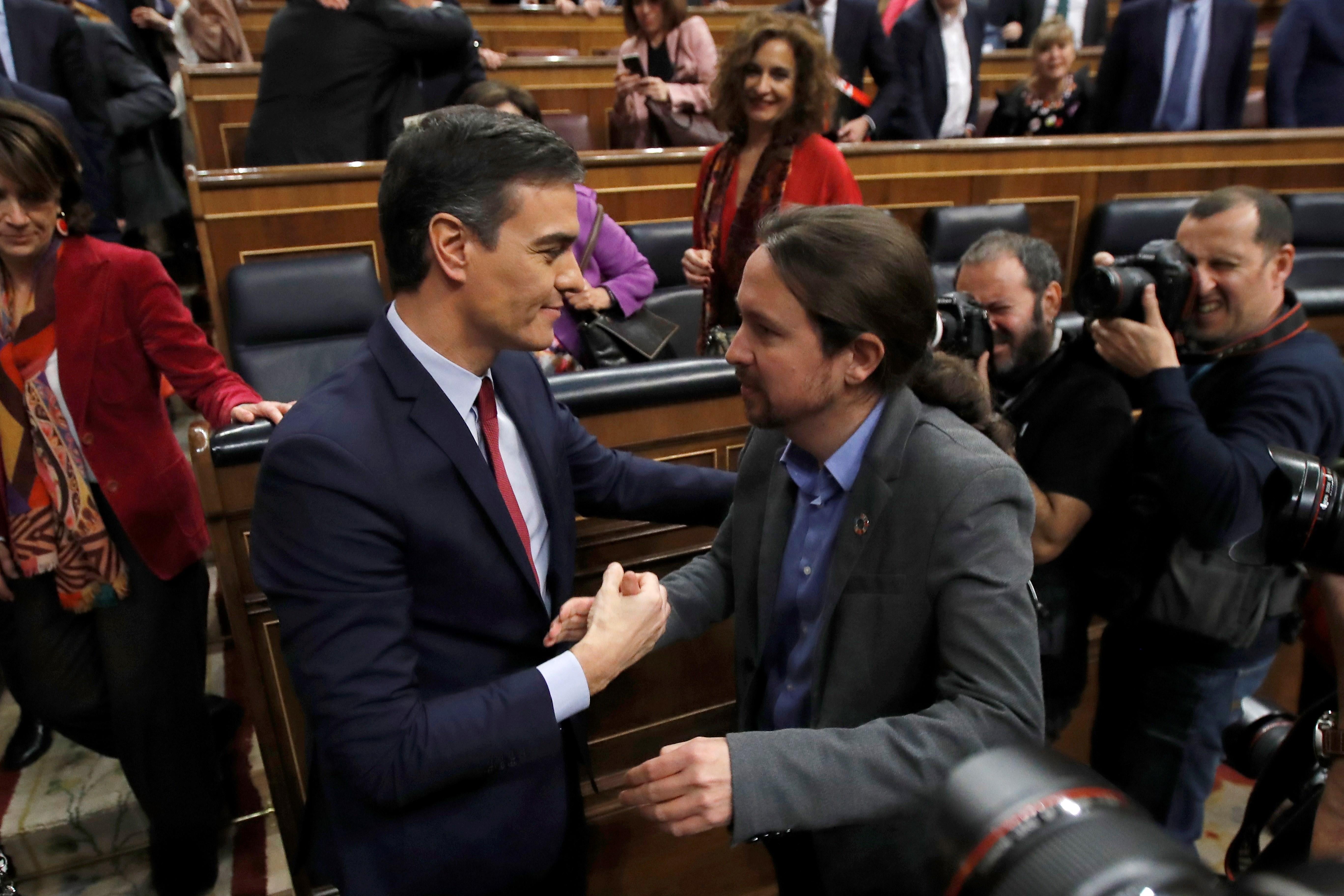 Los whatsapps de Pedro Sánchez también criticaban el acuerdo antidesahucios de Podemos: "Un negociazo para la okupación" Los whatsapps de Pedro Sánchez también criticaban el acuerdo antidesahucios de Podemos: "Un negociazo para la okupación"