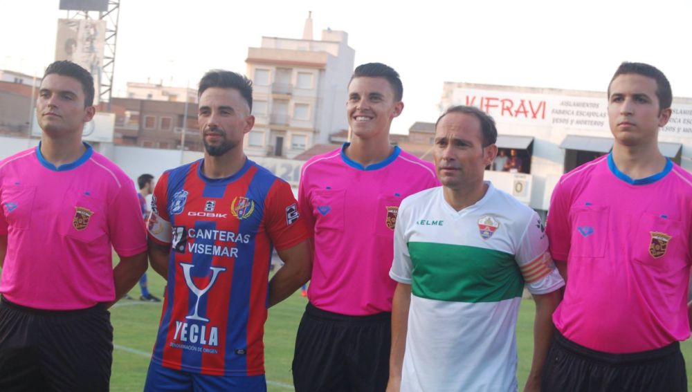 El Elche CF se impuso en su última visita al Yeclano Deportivo, en el Trofeo del Vino; empató 1-1 al término de los 90 minutos y fue mejor en los penaltis (0-3).