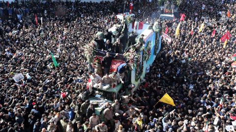 Estampida durante el funeral de Soleiman&iacute; en Ir&aacute;n