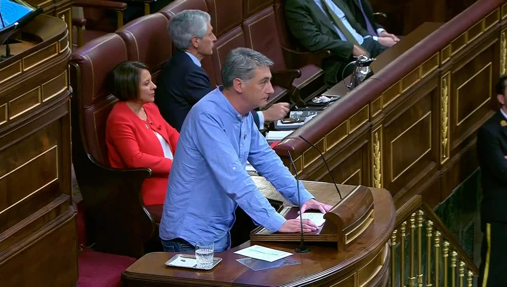 Adolfo Suárez Illana vuelve a darle la espalda al diputado de EH Bildu durante su intervención