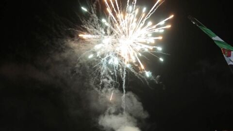 Fuegos artificiales en la cabalgata de reyes de m&eacute;rida