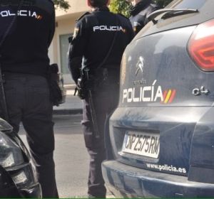 Agentes de la Policía Nacional Agentes de la Policía Nacional
