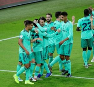 Los jugadores del Real Madrid celebran un gol ante el Valencia en la semifinal de la Supercopa de España Los jugadores del Real Madrid celebran un gol ante el Valencia en la semifinal de la Supercopa de España