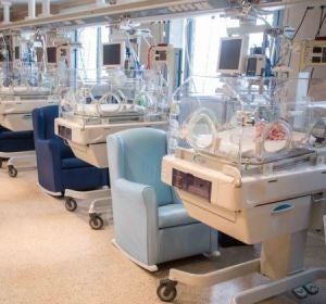 Manises lanza un decálogo para padres con bebés prematuros ingresados Neonatología Manises lanza un decálogo para padres con bebés prematuros ingresados Neonatología