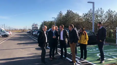 El Conseller de Movilidad, Marc Pons, junto a otras autoridades, en el nuevo aparcamiento de Santa Maria. El Conseller de Movilidad, Marc Pons, junto a otras autoridades, en el nuevo aparcamiento de Santa Maria.