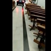 Un coche entra en una iglesia de Sonseca (Toledo)