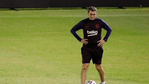 Ernesto Valverde, en el entrenamiento del Barcelona en Yeda