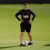 Ernesto Valverde, en el entrenamiento del Barcelona en Yeda