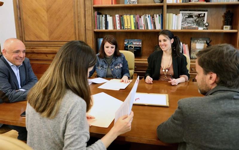 Tertulia: "¿Superarán su primera "crisis de pareja" PSOE y Podemos?" Tertulia: "¿Superarán su primera "crisis de pareja" PSOE y Podemos?"