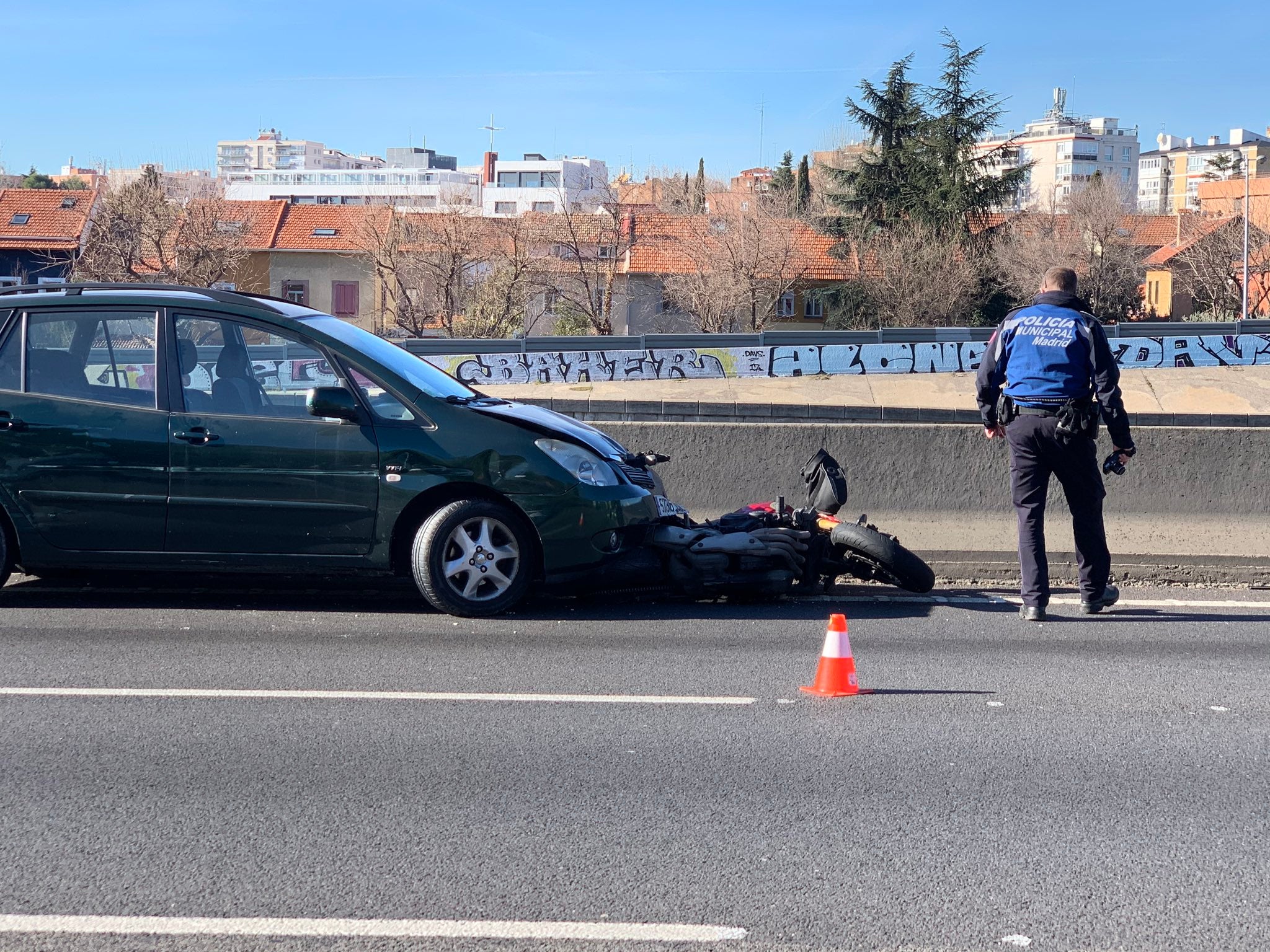 Muere un motorista en un accidente de tráfico en la M-30 en Madrid Muere un motorista en un accidente de tráfico en la M-30 en Madrid