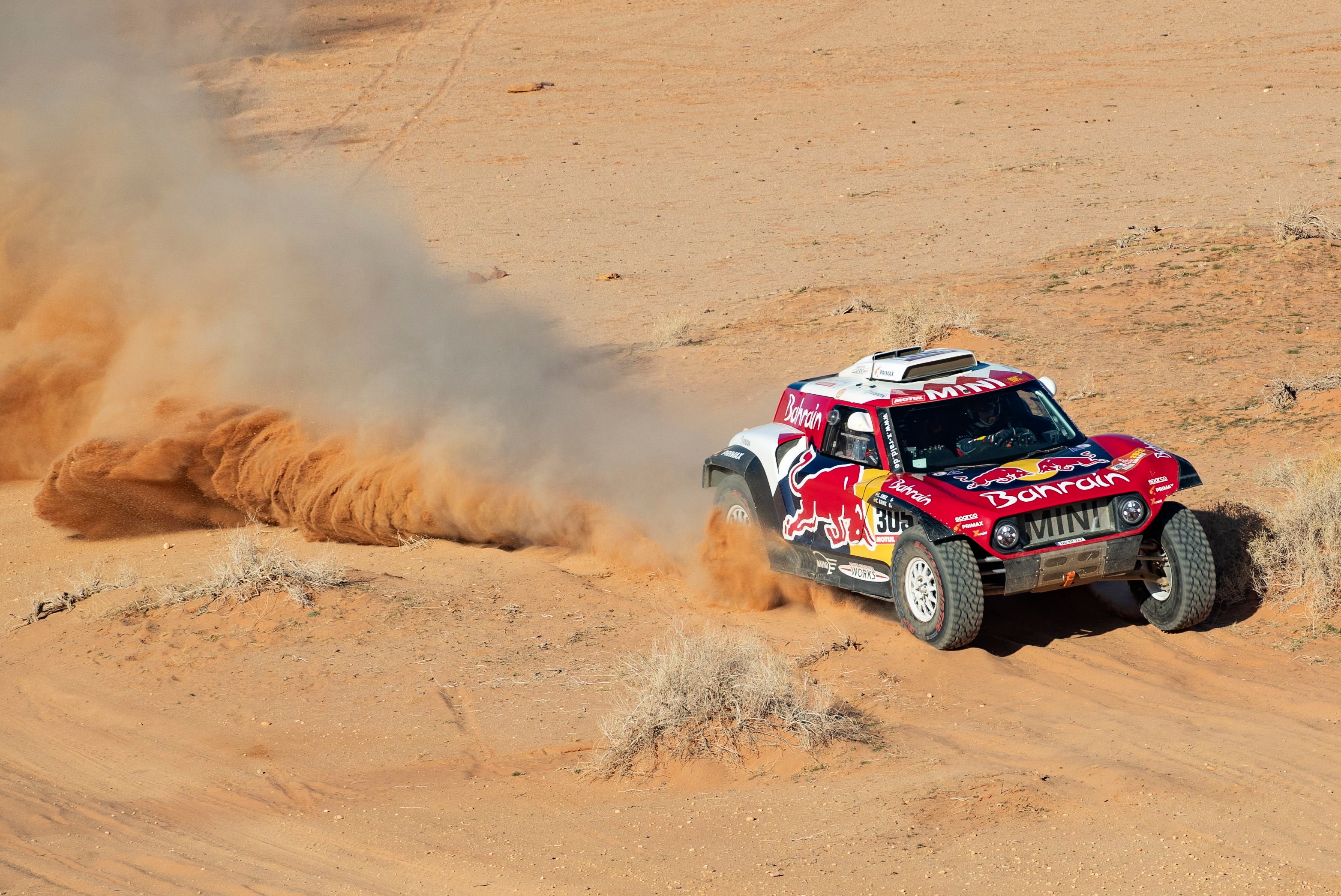 Carlos Sainz gana la quinta etapa del Dakar y afianza su liderato Carlos Sainz gana la quinta etapa del Dakar y afianza su liderato