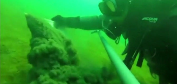 López Miras advierte de que el Mar Menor será una "sopa verde" en cuestión de semanas si el Estado no actúa frenando la entrada de vertidos López Miras advierte de que el Mar Menor será una "sopa verde" en cuestión de semanas si el Estado no actúa frenando la entrada de vertidos