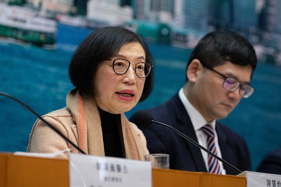 China confirma la transmisión de persona a persona del nuevo coronavirus y el contagio de personal médico China confirma la transmisión de persona a persona del nuevo coronavirus y el contagio de personal médico