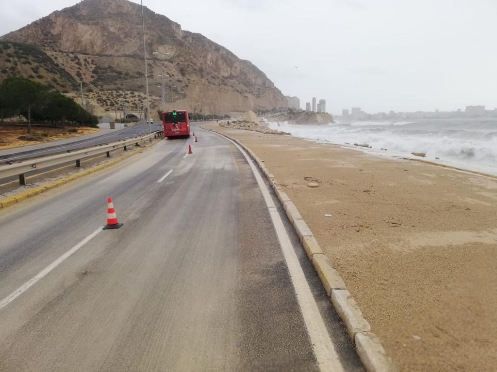 El Ayuntamiento suspende de nuevo las actividades en los parques y cierra el Postiguet El Ayuntamiento suspende de nuevo las actividades en los parques y cierra el Postiguet