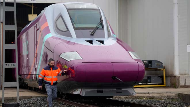 Renfe ofrecerá 10.000 billetes del AVE 'low cost' a 5 euros a partir del lunes Renfe ofrecerá 10.000 billetes del AVE 'low cost' a 5 euros a partir del lunes