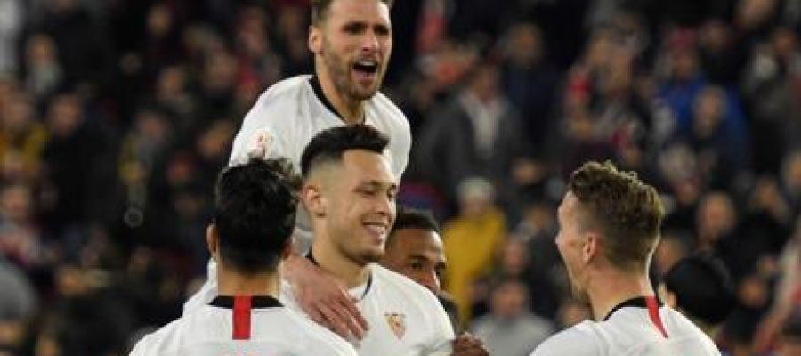 El Sevilla, supera al Levante en la Copa. El Sevilla, supera al Levante en la Copa.