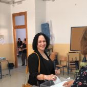 Luz Belinda Rodríguez Fernández votando en las elecciones autonómicas del 26 de mayo