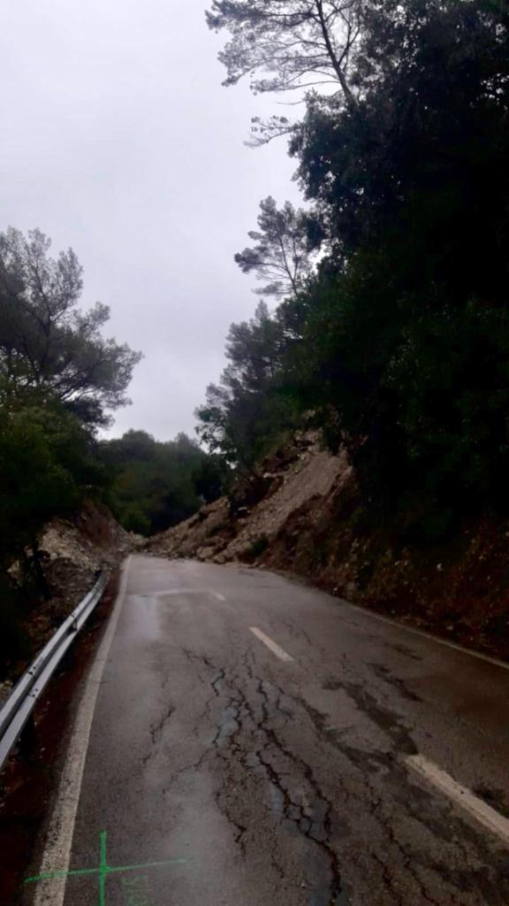 Seis carreteras continúan cortadas en Mallorca y varios torrentes desbordados a causa de la borrasca Gloria Seis carreteras continúan cortadas en Mallorca y varios torrentes desbordados a causa de la borrasca Gloria