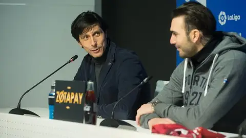 Presentación del nuevo portero del Deportivo Alavés Roberto Jimenez, presentado como jugador del Alavés