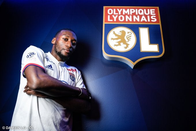 EL Olympique pide aplazar hasta finales de julio el pago por Ekambi . EL Olympique pide aplazar hasta finales de julio el pago por Ekambi .