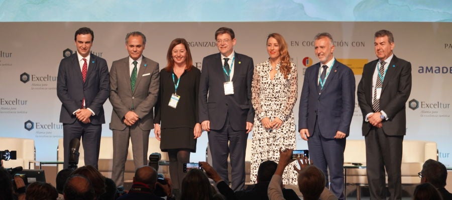 Abel Matutes, de Palladium Group, junto a otros directivos y representantes políticos en Exceltur. Abel Matutes, de Palladium Group, junto a otros directivos y representantes políticos en Exceltur.