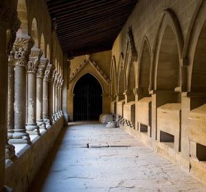 El claustro de San Pedro el Viejo, uno de los lugares vicentinos El claustro de San Pedro el Viejo, uno de los lugares vicentinos