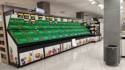 Estanter&iacute;as vac&iacute;as en algunos supermercados de Mallorca, a causa de la interrupci&oacute;n de conexiones mar&iacute;timas que ha dejado la borrasca "Gloria". 