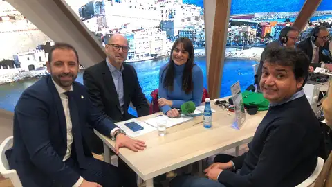 Andres Vera, director de Running Premium, José Antonio Redolat, atleta olímpico y omar braina concejal de deportes .
