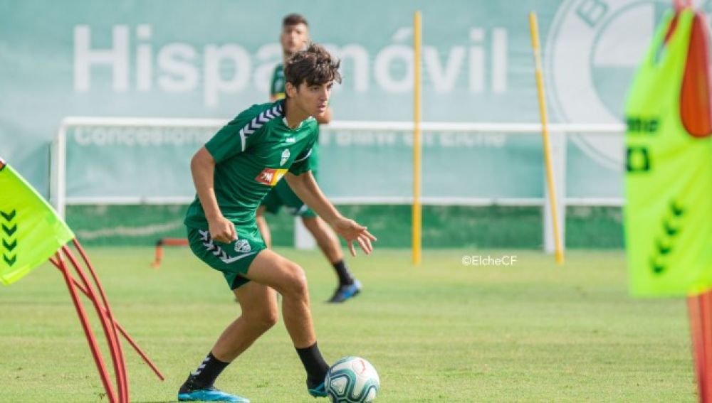 Gonzal Villar, en un entrenamiento con el Elche CF.