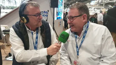 El periodista Juan Carlos Fresneda entrevista al pastelero Raúl Asencio. FITUR 2020