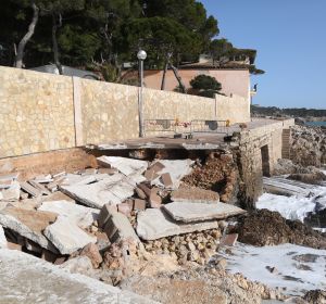 El paseo marítimo de Cala Rajada destrozado tras el paso de la borrasca Gloria El paseo marítimo de Cala Rajada destrozado tras el paso de la borrasca Gloria