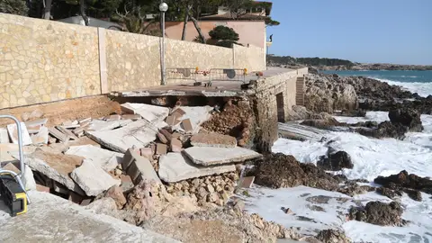 El paseo marítimo de Cala Rajada destrozado tras el paso de la borrasca Gloria El paseo marítimo de Cala Rajada destrozado tras el paso de la borrasca Gloria