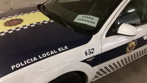 Patrulla de la Policía Local de Elche fuera de servicio. Patrulla de la Policía Local de Elche fuera de servicio.