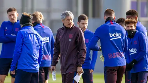 Quique Setién, en un entrenamiento del Barcelona Quique Setién, en un entrenamiento del Barcelona