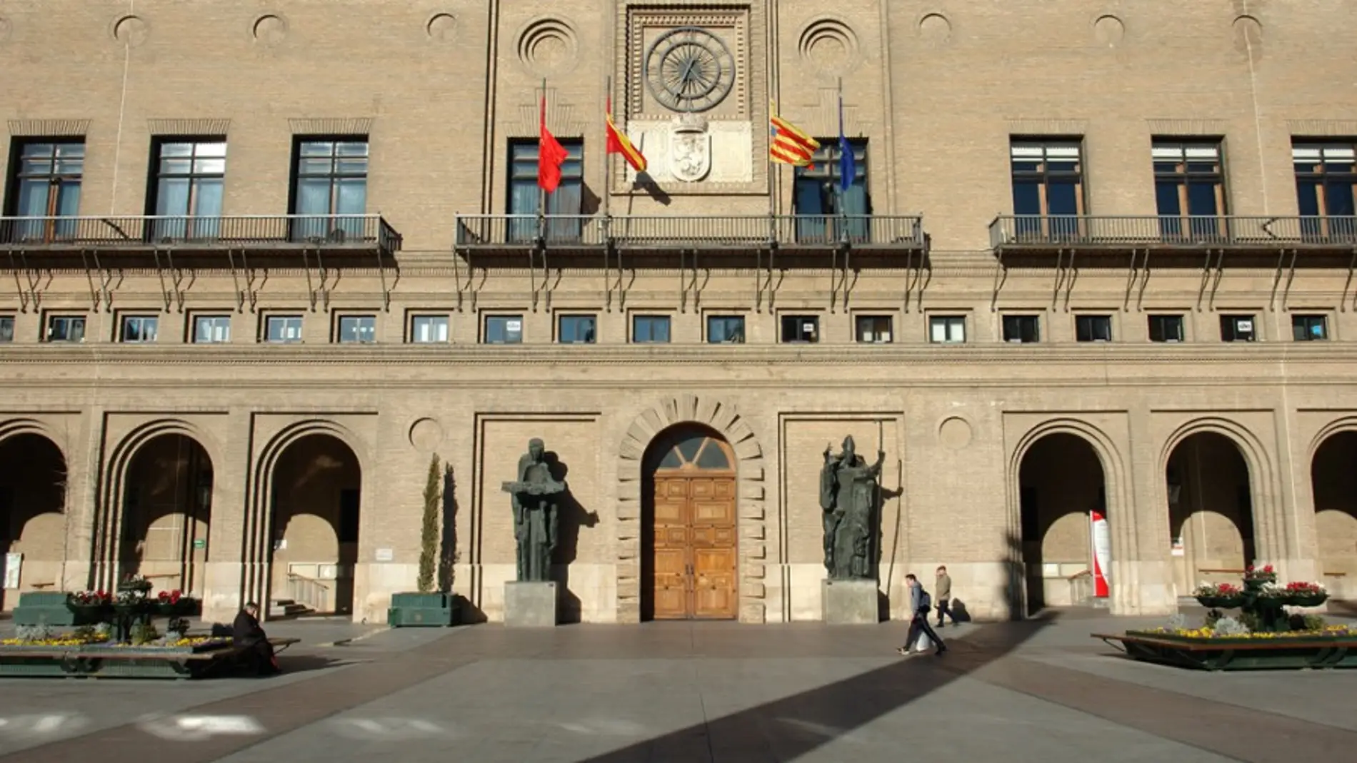 La fachada del Ayuntamiento de Zaragoza