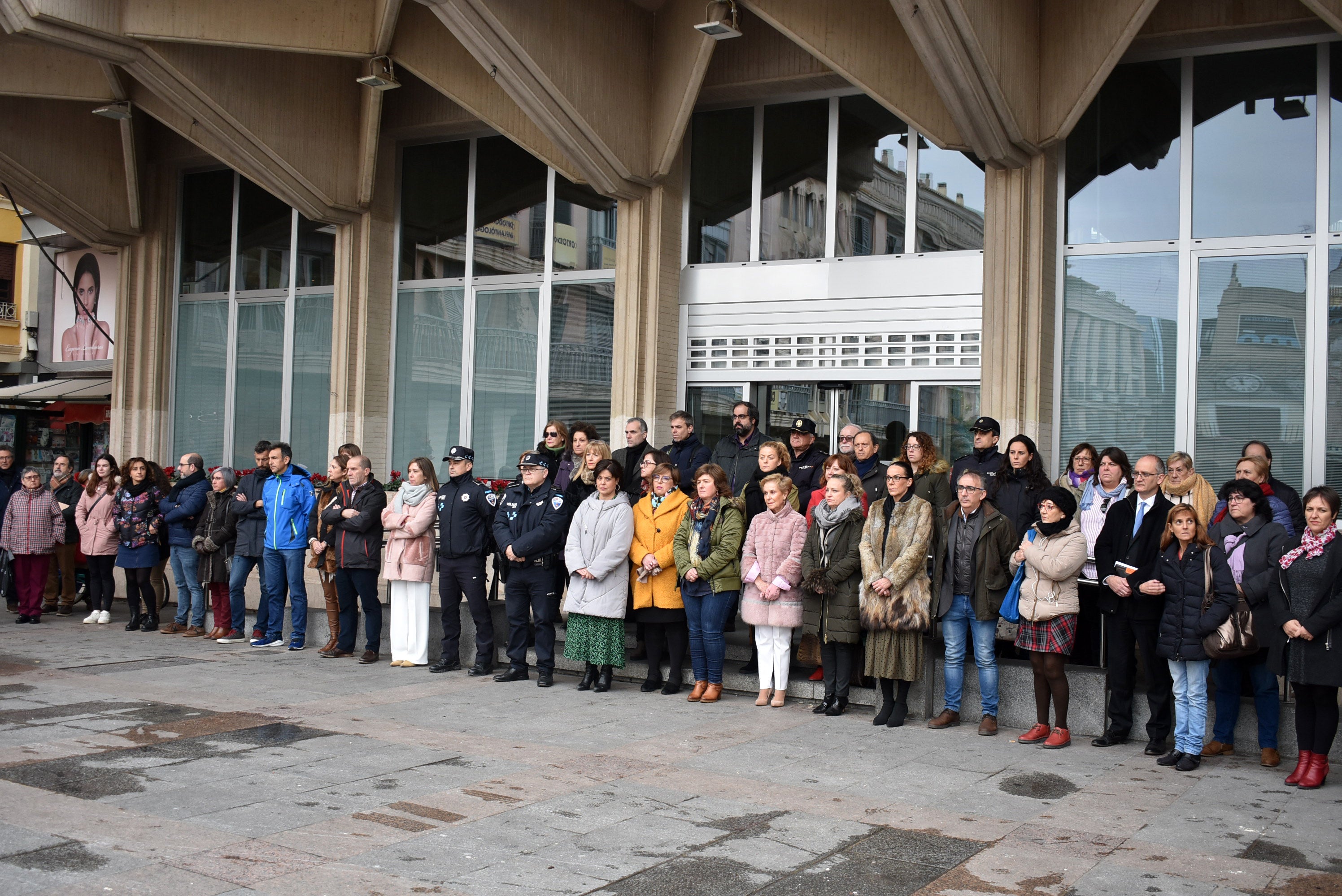 Concentración en Ciudad Real contra la violencia de género: "La alarma social es inaguantable" Concentración en Ciudad Real contra la violencia de género: "La alarma social es inaguantable"