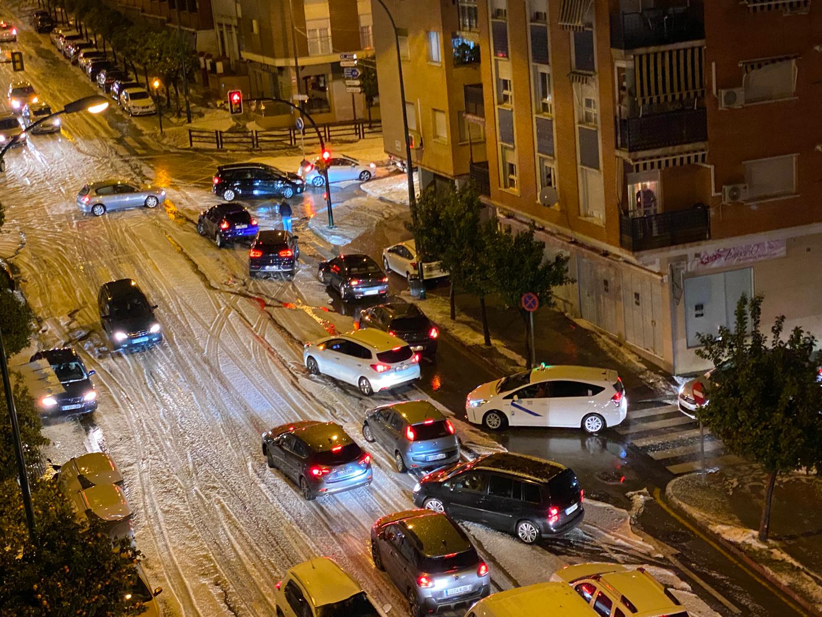 Una enorme granizada sorprende a Málaga Una enorme granizada sorprende a Málaga