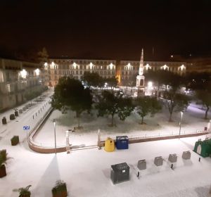 Málaga se cubre de blanco tras la fuerte granizada Málaga se cubre de blanco tras la fuerte granizada