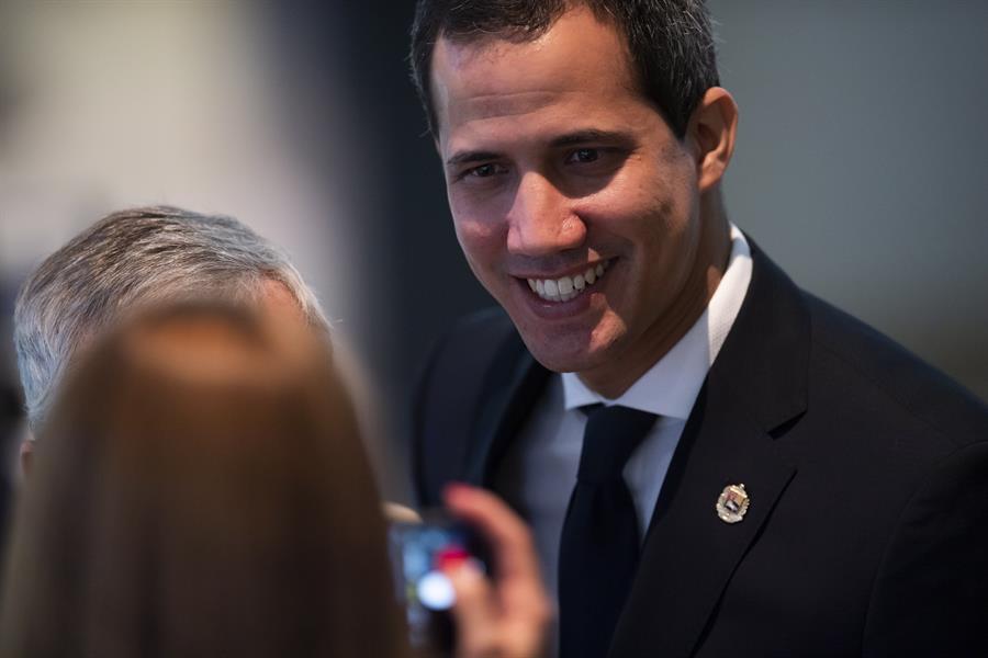 Guaidó denuncia que la Policía de Venezuela ha intentado apresarlo: "El régimen de Maduro quiere detener al presidente" Guaidó denuncia que la Policía de Venezuela ha intentado apresarlo: "El régimen de Maduro quiere detener al presidente"