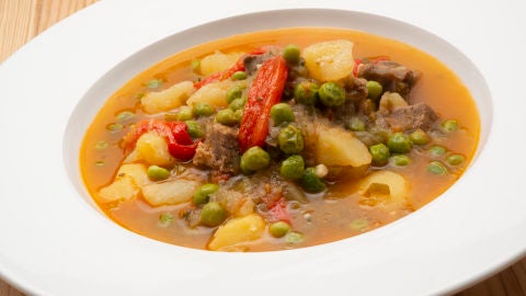 Cocina abierta de Karlos Argui&ntilde;ano: Calderillo bejarano y ensalada de escarola y lombarda (Programa 1892)