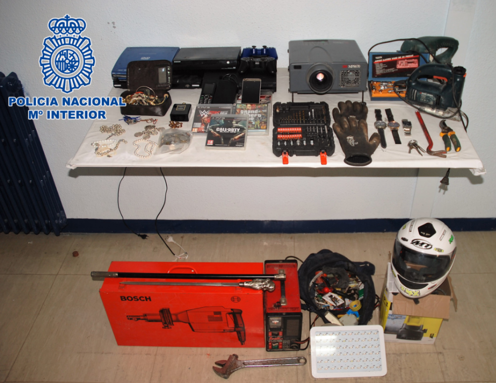 Detenidos los dos autores de cinco robos con fuerza en viviendas en Alcázar de San Juan Detenidos los dos autores de cinco robos con fuerza en viviendas en Alcázar de San Juan