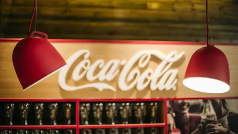 Coca-Cola European Partners ofrece opciones para vivir el fútbol de una forma responsable en los ‘nuevos estadios’ durante este final de competición. Coca-Cola European Partners ofrece opciones para vivir el fútbol de una forma responsable en los ‘nuevos estadios’ durante este final de competición.