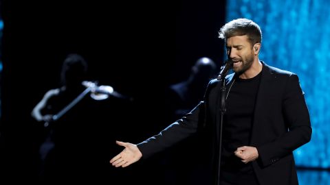 Pablo Albor&aacute;n canta 'Sobrevivir&eacute;' en la gala de los Goya 2020