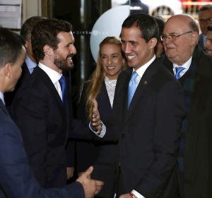El presidente del PP, Pablo Casado, saluda al presidente de la Asamblea Nacional de Venezuela, Juan Guaidó El presidente del PP, Pablo Casado, saluda al presidente de la Asamblea Nacional de Venezuela, Juan Guaidó