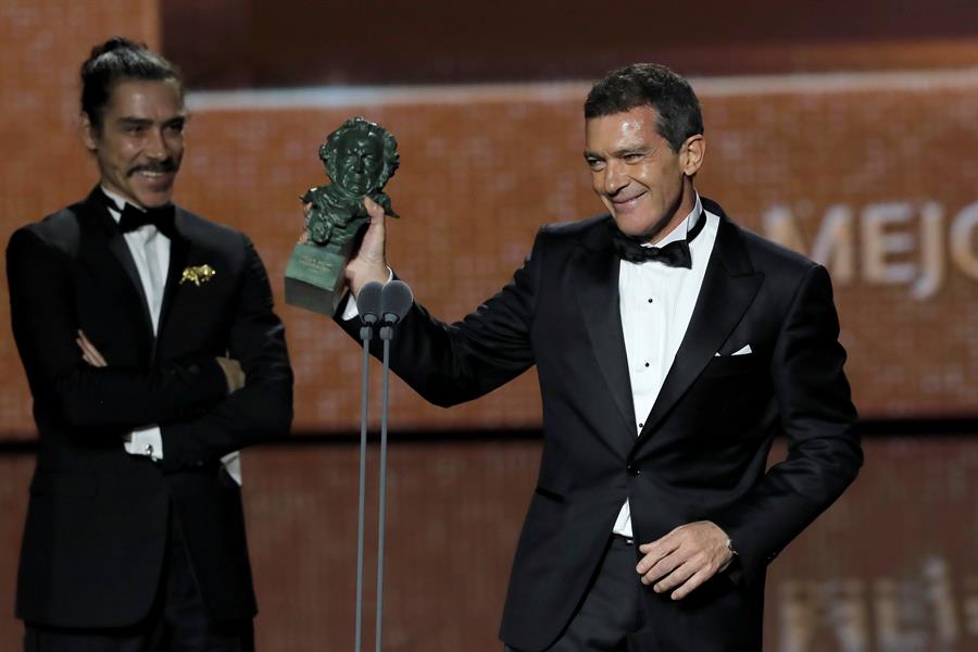 Antonio Banderas, tras ganar el Goya: "Me siento vivo tres años después de sufrir un infarto" Antonio Banderas, tras ganar el Goya: "Me siento vivo tres años después de sufrir un infarto"