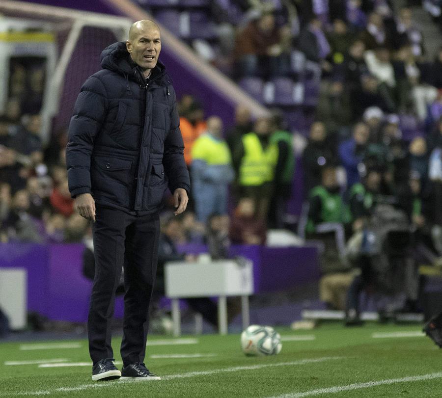 Zidane: "El liderato no cambia nada para nosotros; quedan muchos partidos y hay que luchar" Zidane: "El liderato no cambia nada para nosotros; quedan muchos partidos y hay que luchar"